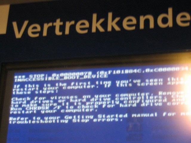 The Netherlands: The train stations crashed computer system... this is funny.... can i fix it